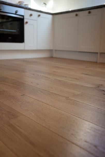 Wooden flooring in a bespoke fitted kitchen in Oxford, Installed by Neil Bathgate Joinery