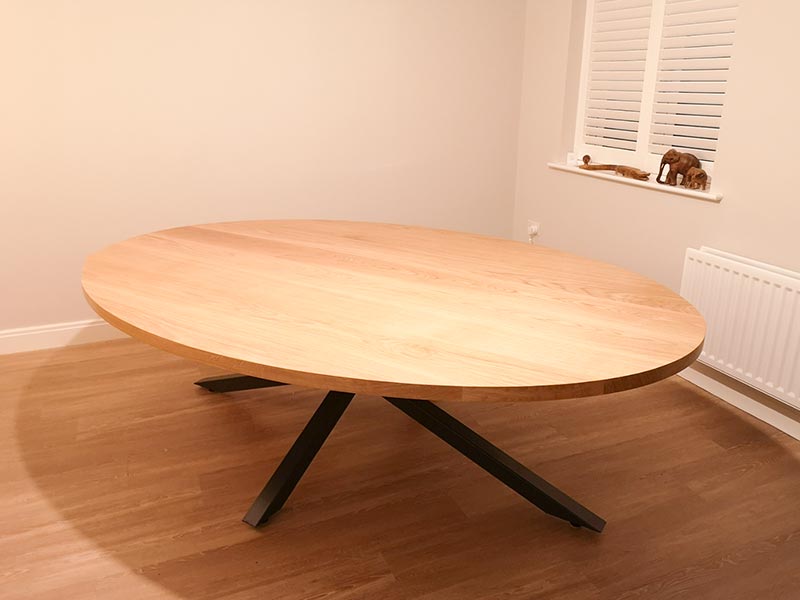 Bespoke solid oak table by custom furniture specialist Neil Bathgate, Joinery & Carpentry, Witney, Oxfordshire